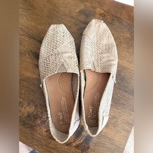 TOMS Women's Textured Beige Loafers